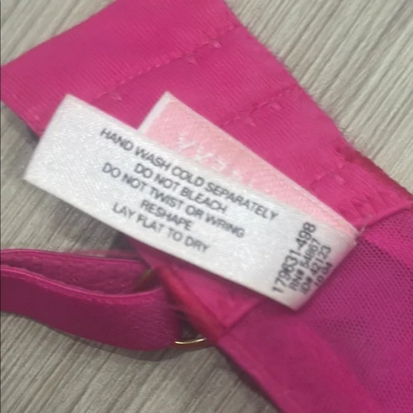 (2) 36D VS Very Sexy Push-up without Padding - Victoria’s Secret - Picture 4 of 7